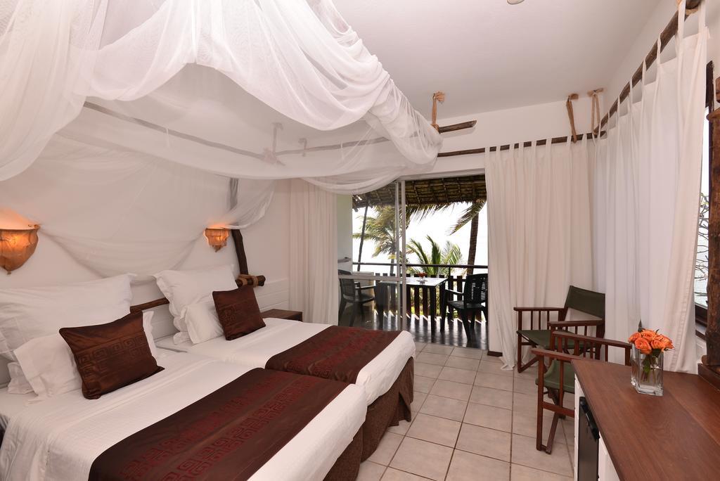 מומבסה Bahari Beach Hotel מראה חיצוני תמונה